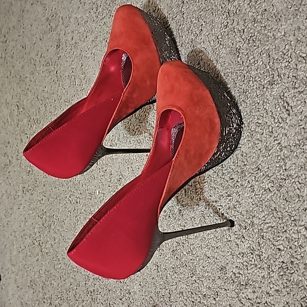 Two Lips Red Heels - Picture 4 of 4